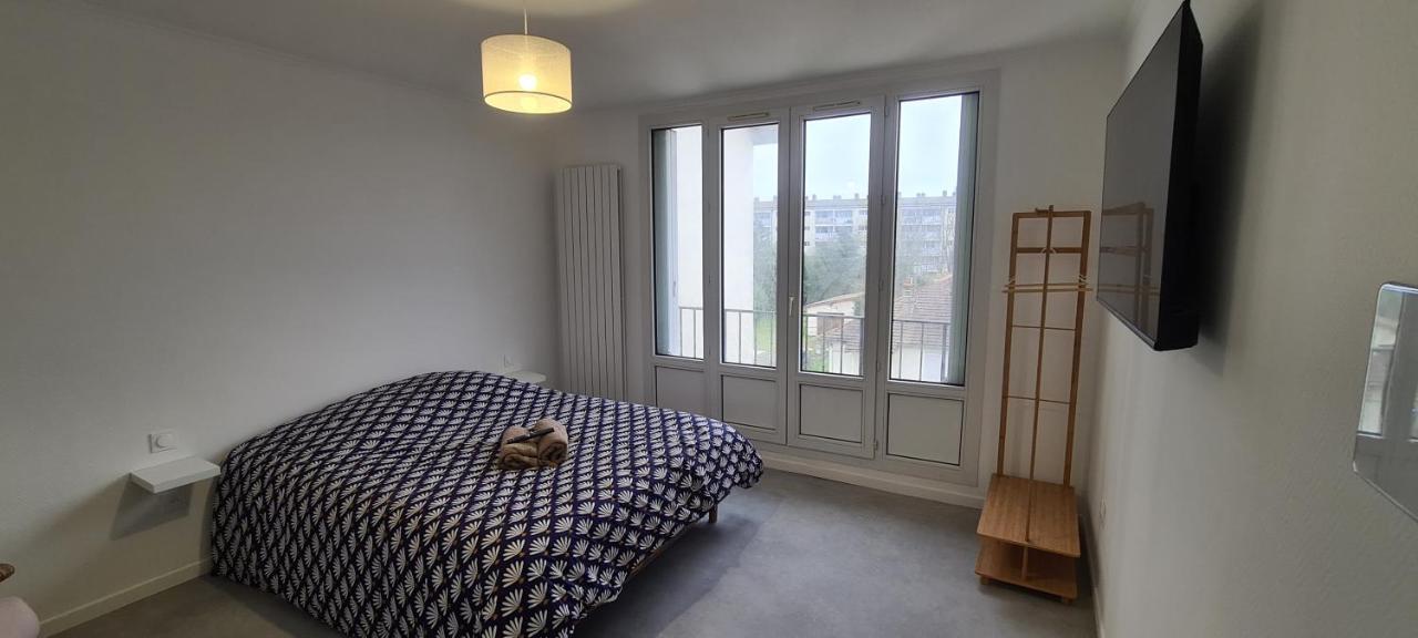 Private Room In Shared Apartment IV Beauvais Eksteriør bilde